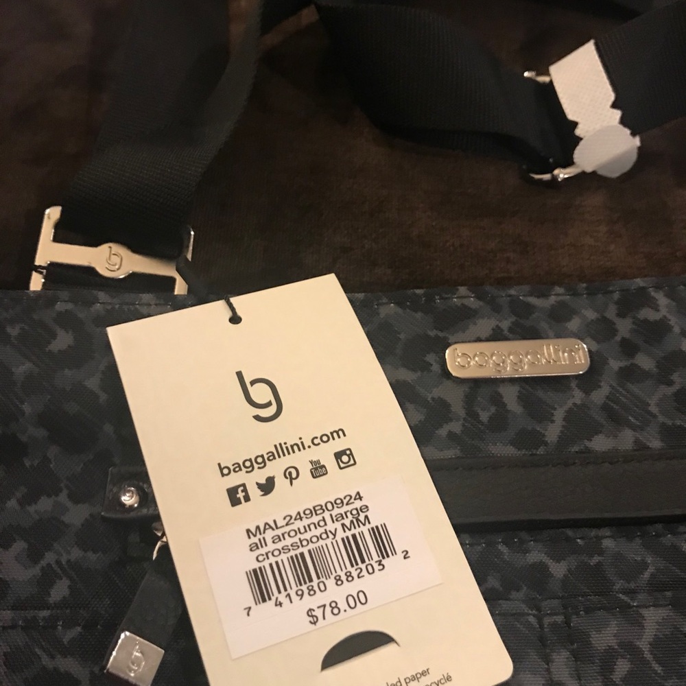 Baggallini hand bag